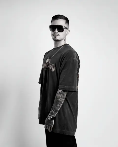 QUINT, Foto imprensa 01 (P&B)